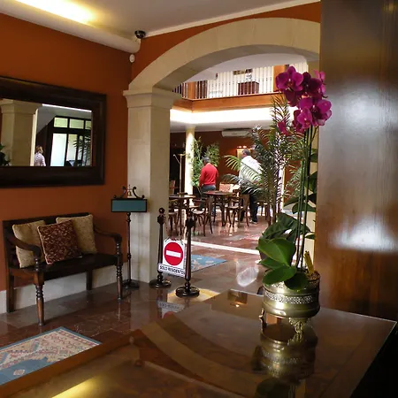 La Mansion فندق