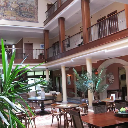 La Mansion فندق